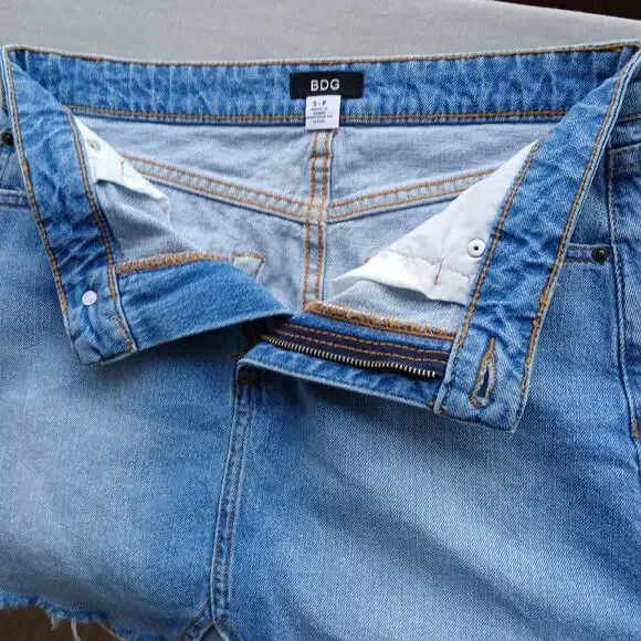 UO BDG Notched Denim Mini Skirt S-P jeans cutoffs frayed light wash notched - Picture 5 of 11